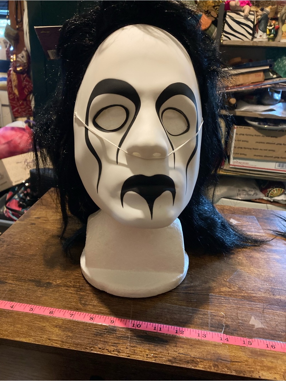 Vintage Fun World Fantastic faces mask
